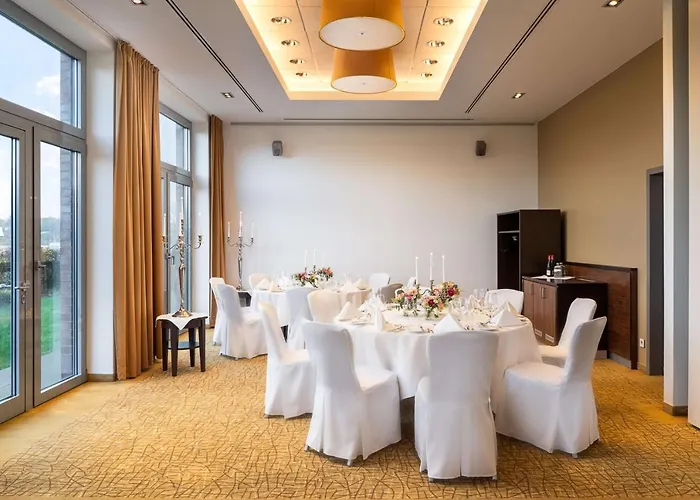 Hotel Elaya Finkenwerder 4*