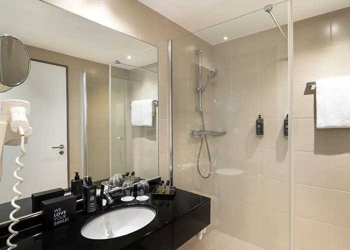 Elaya Finkenwerder Hotel 4*