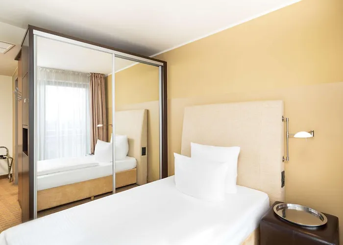 Hotel Elaya Finkenwerder 4*